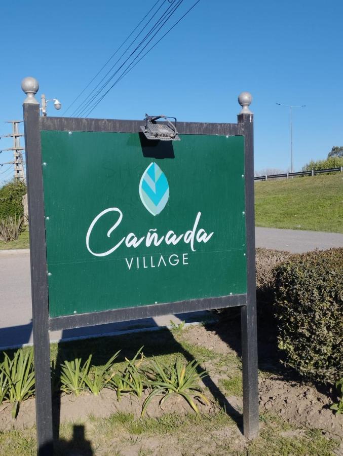 La Canada Village Pilar